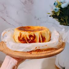 A recipe for the famous basque burnt cheesecake adapted from la viña in san sebastian and converted to metric measurements on this is a recipe for the famous basque burnt cheescake with the bon appetit tweaks. Original Basque Burnt Cheesecake Incl Delivery Shopee Singapore