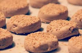The majority of puerto ricans practice the roman catholic religion, and therefore many of the island's christmas traditions are familiar to other christian practices. Mantecados A History Of Spain S Christmas Cookies