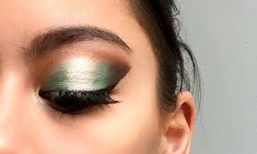 green with these st patrick day makeup
