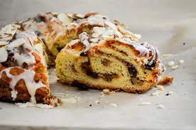 raisin pecan couronne breakfast danish