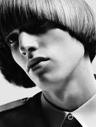 The mushroom haircut (aka the bowl cut) is back and if you're not convinced yet, here's 16 cool bowl cut hairstyles to prove it. 20 Stylish Bowl Haircuts For Men In 2021 The Trend Spotter