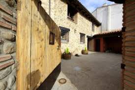 Nuestra casa rural tiene 8 habitaciones para 21 inquili. Dormir La Rioja Turismo