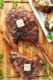 perfectly cooked tomahawk steak