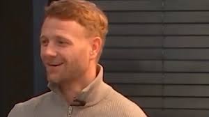 Peter (De Bondgenoten) betrapt Julia met allemaal andere vrouwen op bed en wordt woest