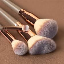 synthetic hair makeup brushes