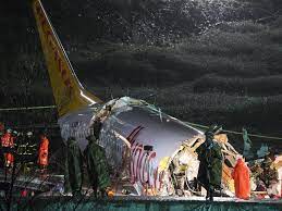 three dead after boeing 737 800 splits