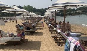 Изтеглете зашеметяващи безплатни изображения за плажен чадър. 80 Evro Za Chadr I Dva Shezlonga Na Plazh V Atina Blgarski Novini