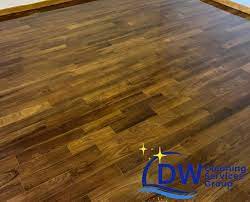wood floor polishing dw cleaning