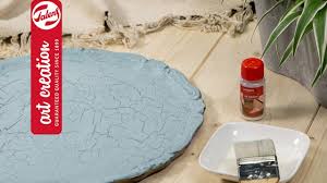 How To Apply Vintage Chalk Paint Crackle On A Tray Talens Art Creation