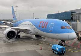 tui boeing 787 diverts due to