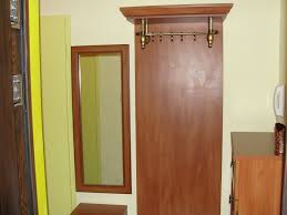 Шкаф със закачалки за коридор или комплексна модулна система са сред онези приоритетни. Koridor Chast Ot Obzavezhdane Home Decor Decor Furniture