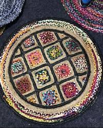 round black and natural diamond rug