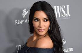 Kim Kardashian entregará 500 dólares a mil personas