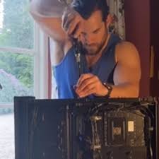 Henry william dalgliesh cavill was born on the bailiwick of jersey, a british crown dependency in the channel islands. Superman Actor Henry Cavill Sports A Tank Top And Assembles A Pc To Leave The Internet Thirsty Pinkvilla