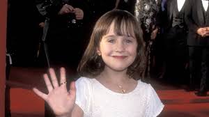 Doubtfire starlet mara wilson came out of acting retirement for broad city's homage to the 1993 family film. Mara Wilson Facts Miracle On 34th Street Star S Age Net Worth Movies And What Smooth