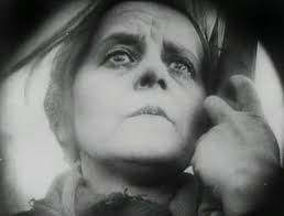 Resultado de imagem para fotos ou imagens do filme A queda de São Petersburgo do realizador Pudovkin