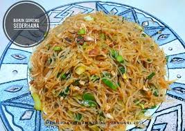 Bihun goreng is a chinese indonesian cuisine, it is a simply fried rice vermicelli with spices and vegetables. Inspirasi Resep Bihun Goreng Sederhana Enak