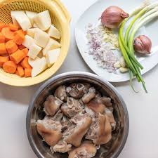vietnamese pig feet soup with potatoes