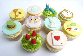 Et j'ai bien du mal à choisir celles que je vais vous poster ici ! Alice In Wonderland Themed Cupcakes Cakecardcloth