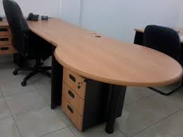 Selain mengandalkan bentuknya yang minimalis, meja toraya tersebut juga mengunggulkan bahan yang digunakan. Terjual Obral Meja Kantor Bekas Modera Murah Kondisi Mulus Seperti Baru Kaskus