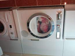 En kötü bir dolap yaptır çamaşır makinesi için, sağlam olsun ama, üzerine de koy kurutmayı, ya da kurutma özellikli. Camasir Kurutma Makinasi Kullananlar Buraya