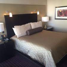 King Bed Or Queen Beds In A Hotel Room