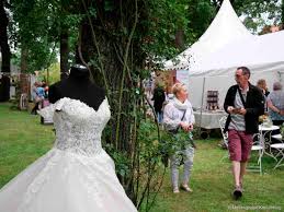 Finden sie ihr perfekte brautkleid bei uns. Erstes Wedding Festival Von Prom Dress Inhaber Hannes Schrader In Gadesbunden Nienburg