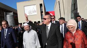 1965 yılında kasımpaşa piyale i̇lkokulu'ndan, 1973 yılında ise i̇stanbul i̇mam hatip lisesi'nden mezun oldu. Turkey S Recep Tayyip Erdogan Can T Escape His Problems Home Or Abroad The National