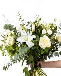 bouquet in white colors send flowers