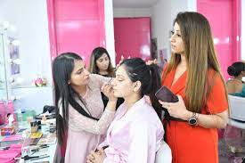 best makeup artist course in faridabad