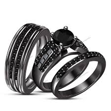 The engagement ring is a very important for every woman committed representative, as this represents that soon contract nuptials, a very important and special although some people accustomed to the ring is carried in the left hand, but after the wedding is placed on the right, but of course this is not. Pin On Trio Ring Set
