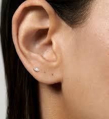 diamond marquise single labret piercing