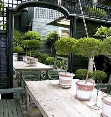 Ways To Use Mirrors In An Outdoor Space