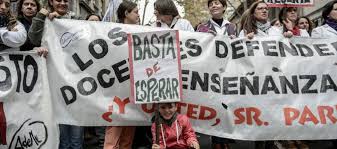 Resultado de imagen para fotos de marchas de maestros en uruguay