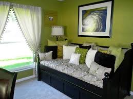 Daybed Small Bedroom Decorating Ideas