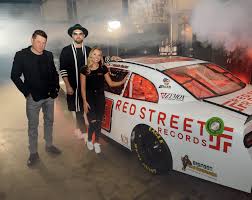 Salary information for nascar drivers is difficult to obtain because much of it isn't public. Jay Demarcus Red Street Records To Sponsor Nascar Driver Natalie Decker Musicrow Com