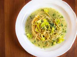 spaghetti with canned clam sauce recipe