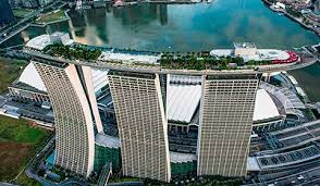 It has a 4.5 overall guest rating based on 2261 reviews. Marina Bay Singapore Sotto Il Mare E Sul Roof Una Piscina Infinity Marina Bay Sands Sands Hotel Singapore Sands Singapore