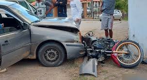 Mutuípe: Jovem morre em grave acidente entre carro e moto | Voz da Bahia