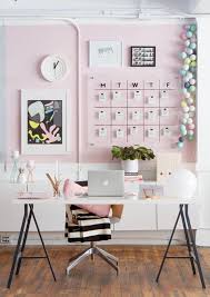 22 wall decor ideas to take to the office