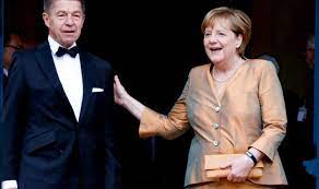 Sauer studied chemistry from 1967 to 1972 at the humboldt university of berlin and was awarded a doctorate in chemistry in 1974. Angela Merkel Husband And Children Does Merkel Have Children Who Is Merkel Married To World News Express Co Uk