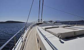 how to clean fibergl boat deck the