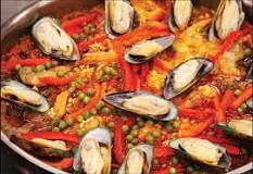What is the difference between paella and Mariscada?