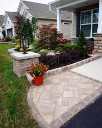 11 Small Front Yard Landscaping Ideas