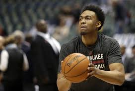 Jabari parker is sinking the bucks on the court — and that may not even be the team's biggest hangup. Jabari Parker Expected For Camp But Bucks Stay Cautious Los Angeles Times