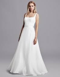 Find the perfect wedding dress for your body type by focusing on elegant details and a slinky silhouette. Finding The Right Wedding Dress Shape For Your Body Caroline Castigliano