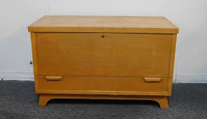 Shop chests by designs and styles from top brands such as prepac, tvilum and more. Lane Mid Century Modern Cedar Chest 0269 On May 26 2019 Homestead Auction Of Tennessee In Tn