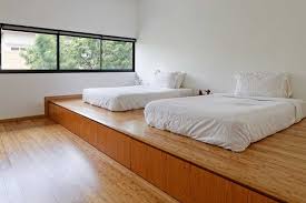 Inspirasi desain kamar mandi minimalis yang ini cocok untuk kamu pencinta nuansa natural. Inspirasi Desain Interior Kamar Tidur Dengan Lantai Parket Yang Memberi Kehangatan Arsitag