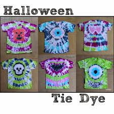 This simple scrunch dye pattern can be added to your workout gear. Halloween Tie Dye Party