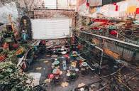 Szimpla Kert // A Walkthrough of Budapest's Most Popular Ruin Bar •